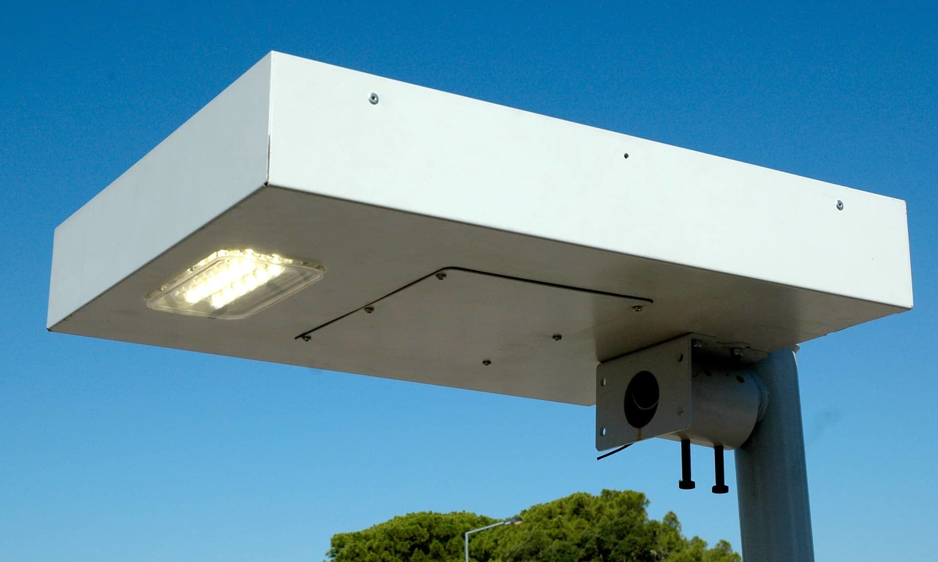 Luminaria Solar LLESA- Tecnologia LED, 100% Autónoma da Rede Elétrica